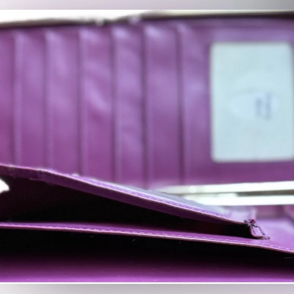 Elegant Purple Clutch New without tags Beautiful Condition Big Wallet/Clutch - Picture 6 of 6